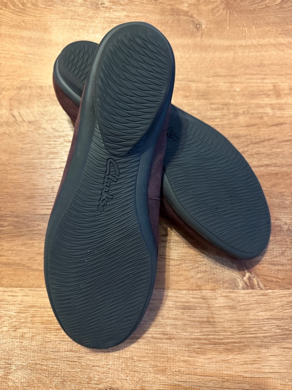 Clarks Women's Plum Suede Cushioned Flats - Picture 5 of 7